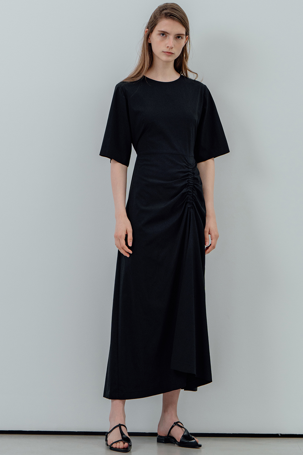 [리파인드902] Side Shirring Short Sleeve Dress_Black